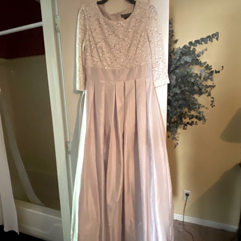 Beautiful A Line gown by Jessica Howard